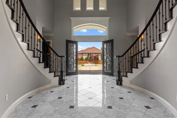 2182 SAXON WAY