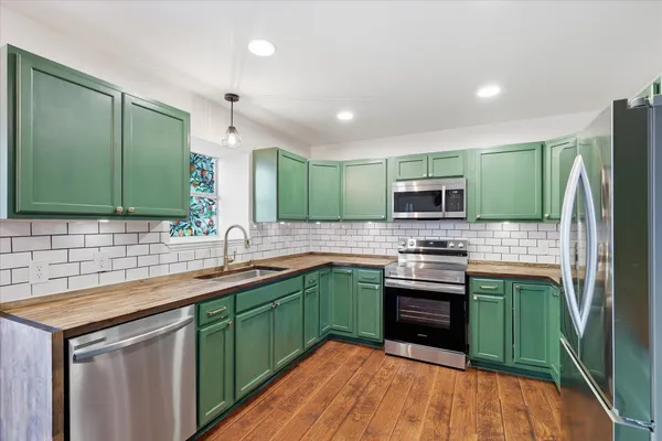 208 CORY CT