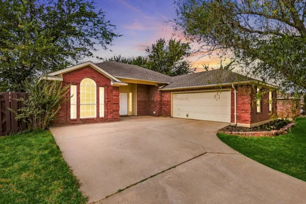 208 CORY CT