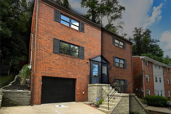 585 LUCIA DR