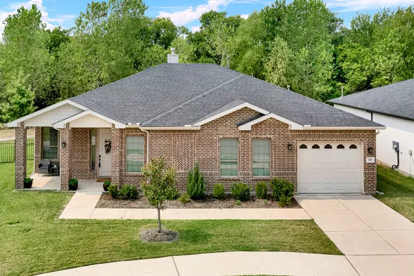805 HEARTHSIDE WAY