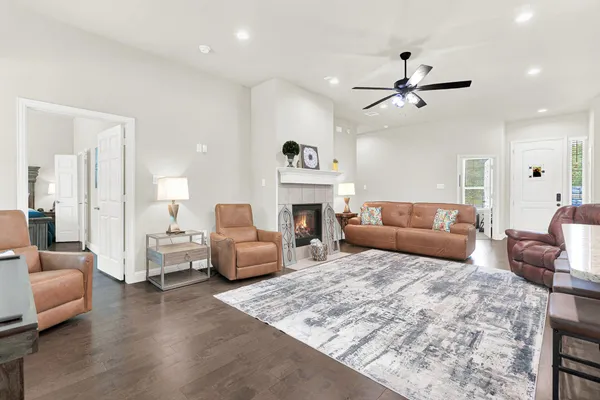 805 HEARTHSIDE WAY