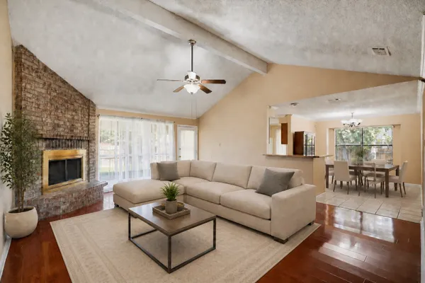 2517 TRENTON DR