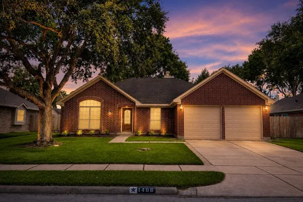 1806 OAK WOOD DR