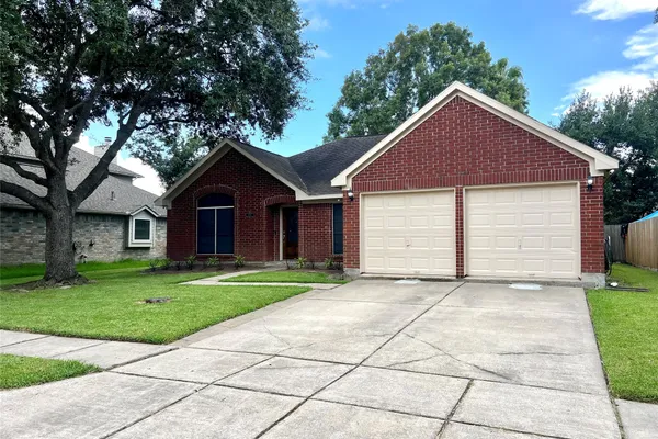 1806 OAK WOOD DR