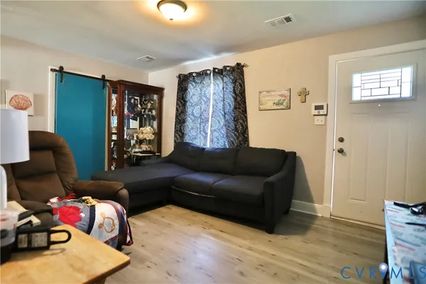 1112 JETT AVE