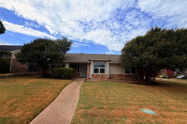 301 HILLSIDE CT