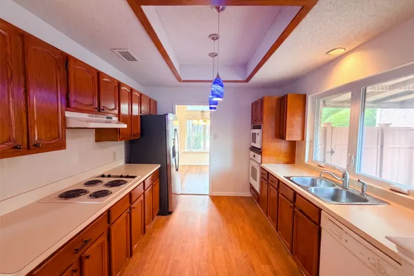 301 HILLSIDE CT