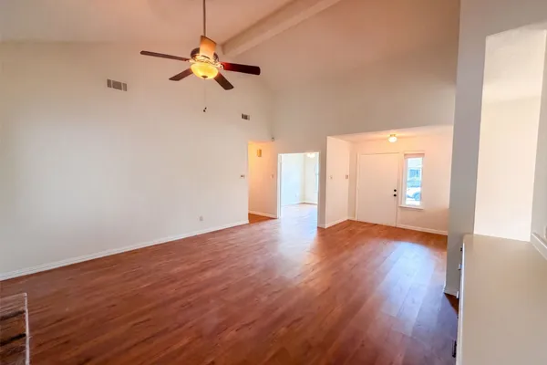 301 HILLSIDE CT