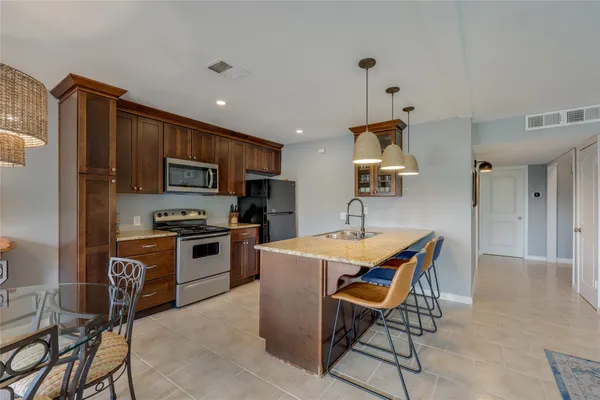205 VENTURE BLVD