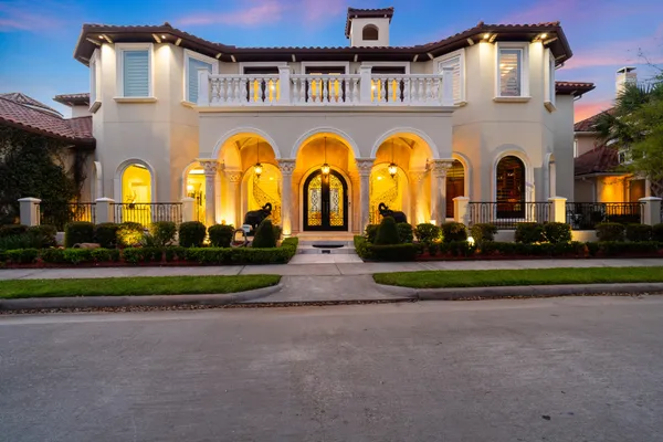 6 WATERFORD OAKS LN