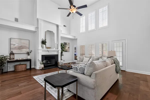 108 WINDSOR DR