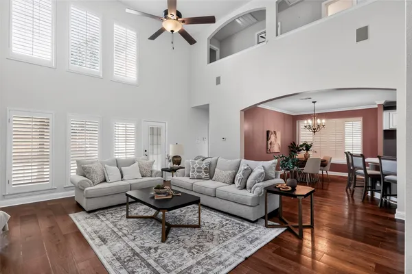 108 WINDSOR DR