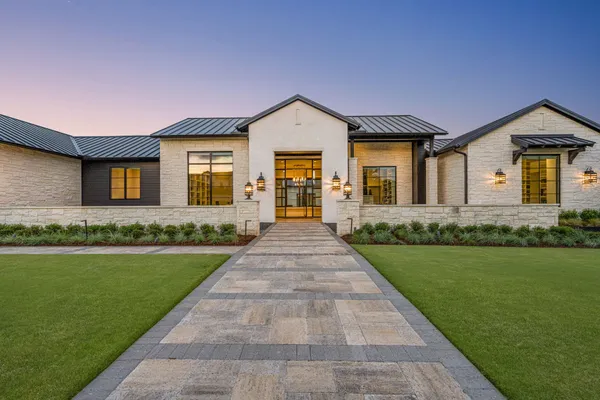 1702 CYPRESS WAY