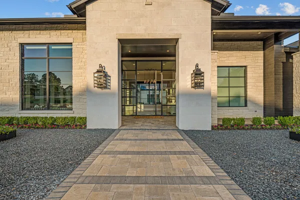1702 CYPRESS WAY