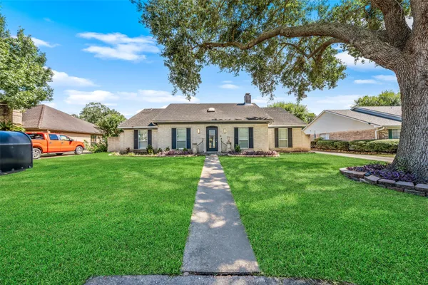 3211 N PARK DR