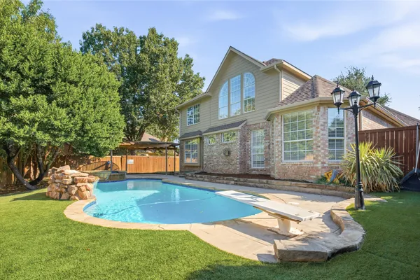 708 AUTUMN RIDGE DR