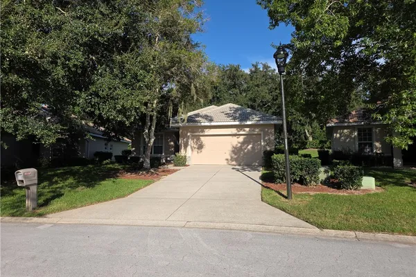 836 W SILVER MEADOW LOOP