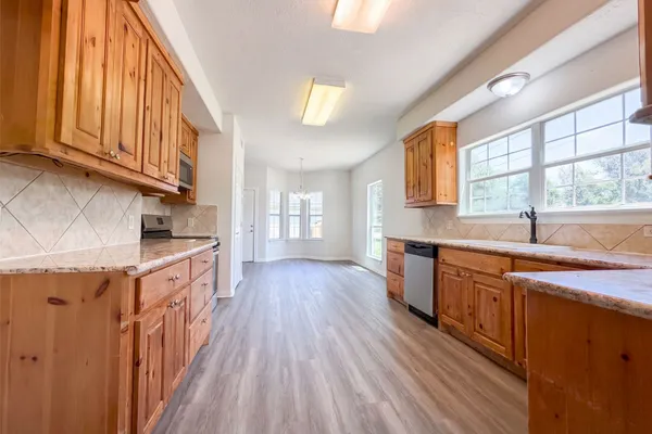 107 S CREEK DR