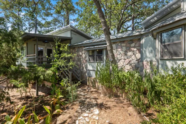 138 FOREST LN