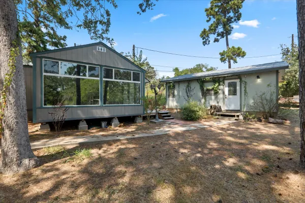 138 FOREST LN