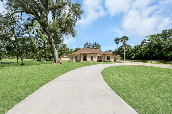 1102 W POINT DR