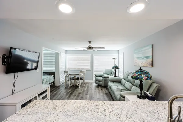 351 LAKE ARROWHEAD RD 20-177