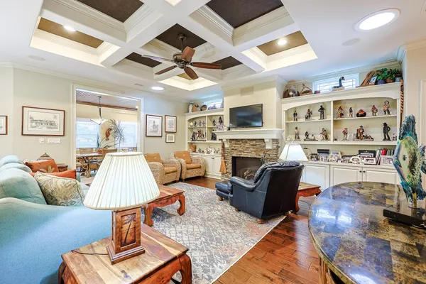4228 RAVENWOOD DR