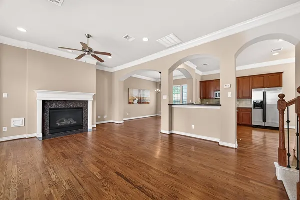 8810 LAKESHORE BEND DR