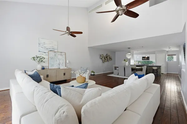 6138 GRAND BLVD