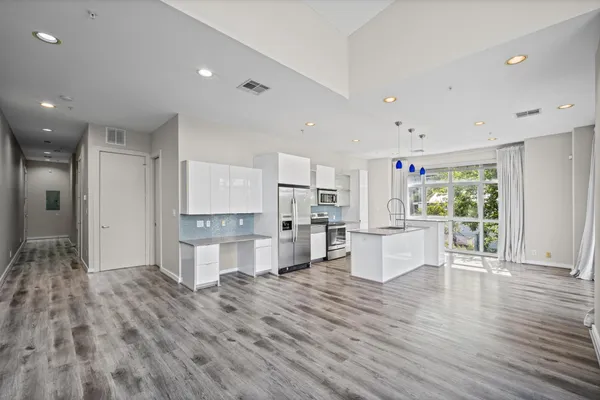 207 PIERCE ST 305