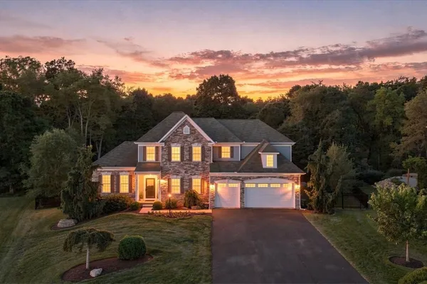 438 WHITE PINE LN