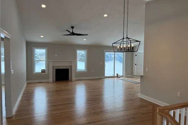 220 MARINEVIEW DR 220