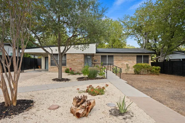 1418 LARKWOOD DR