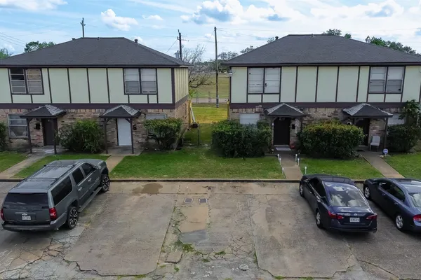 1410 EDWARD DR