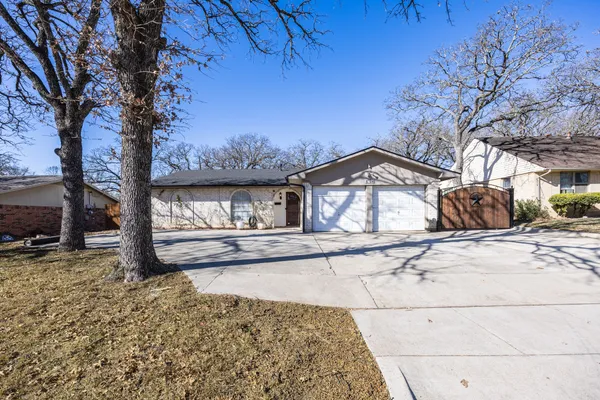 6704 TRAILWOOD DR