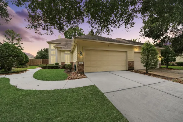 10207 THORNLEAF LN