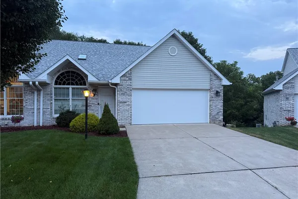 404 COUNTRY VIEW DR