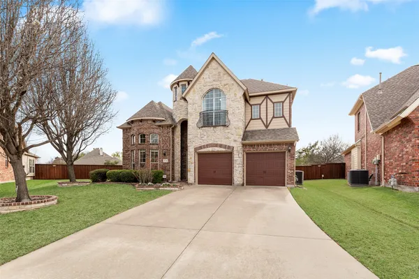 5736 NEW CASTLE DR