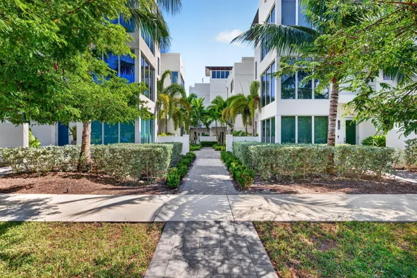 244 GARDEN CT