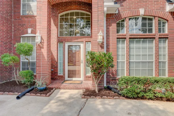 1505 MAPLE LEAF CT