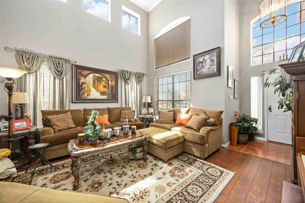 602 BEVERLY CIR