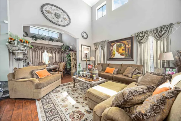 602 BEVERLY CIR