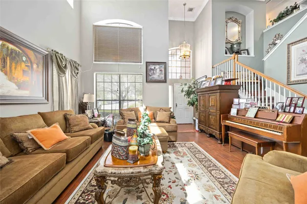 602 BEVERLY CIR