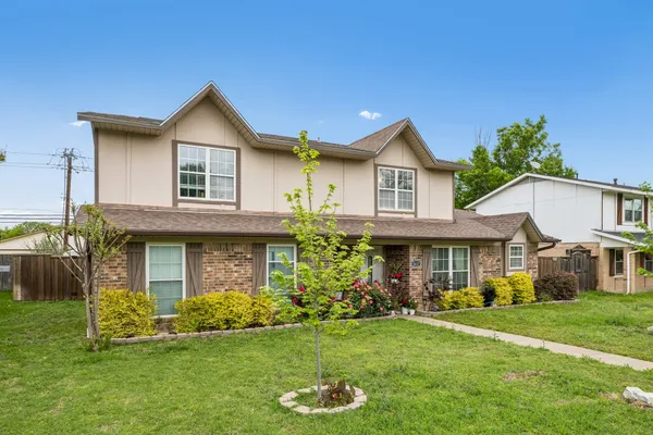 2417 LAUREL LN