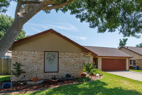 6912 LYNDALE DR