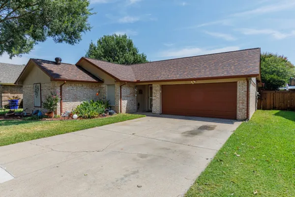 6912 LYNDALE DR