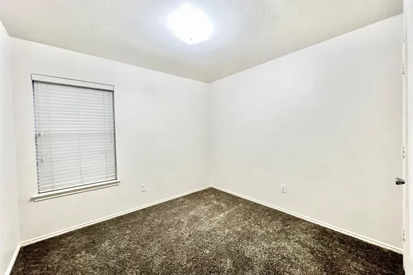 1128 JAMIE DR