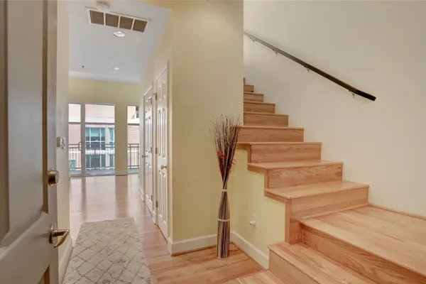 2520 ROBINHOOD ST 1008