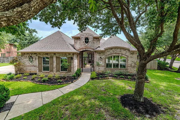 1302 MAJESTIC PINES CT